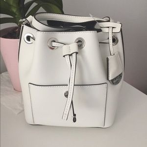 NWT Michael kors greenwich small bucket bag white